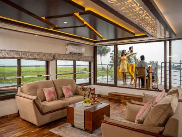 Houseboat Luxury Escape - Kerala